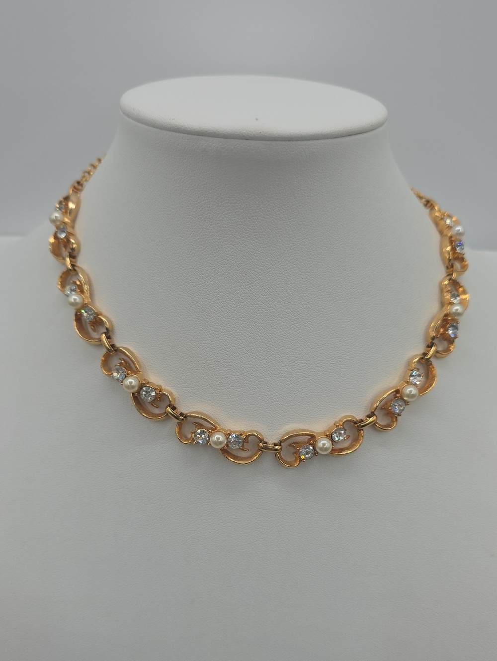 Elegant Gold-Tone Pearl & Crystal Link Necklace